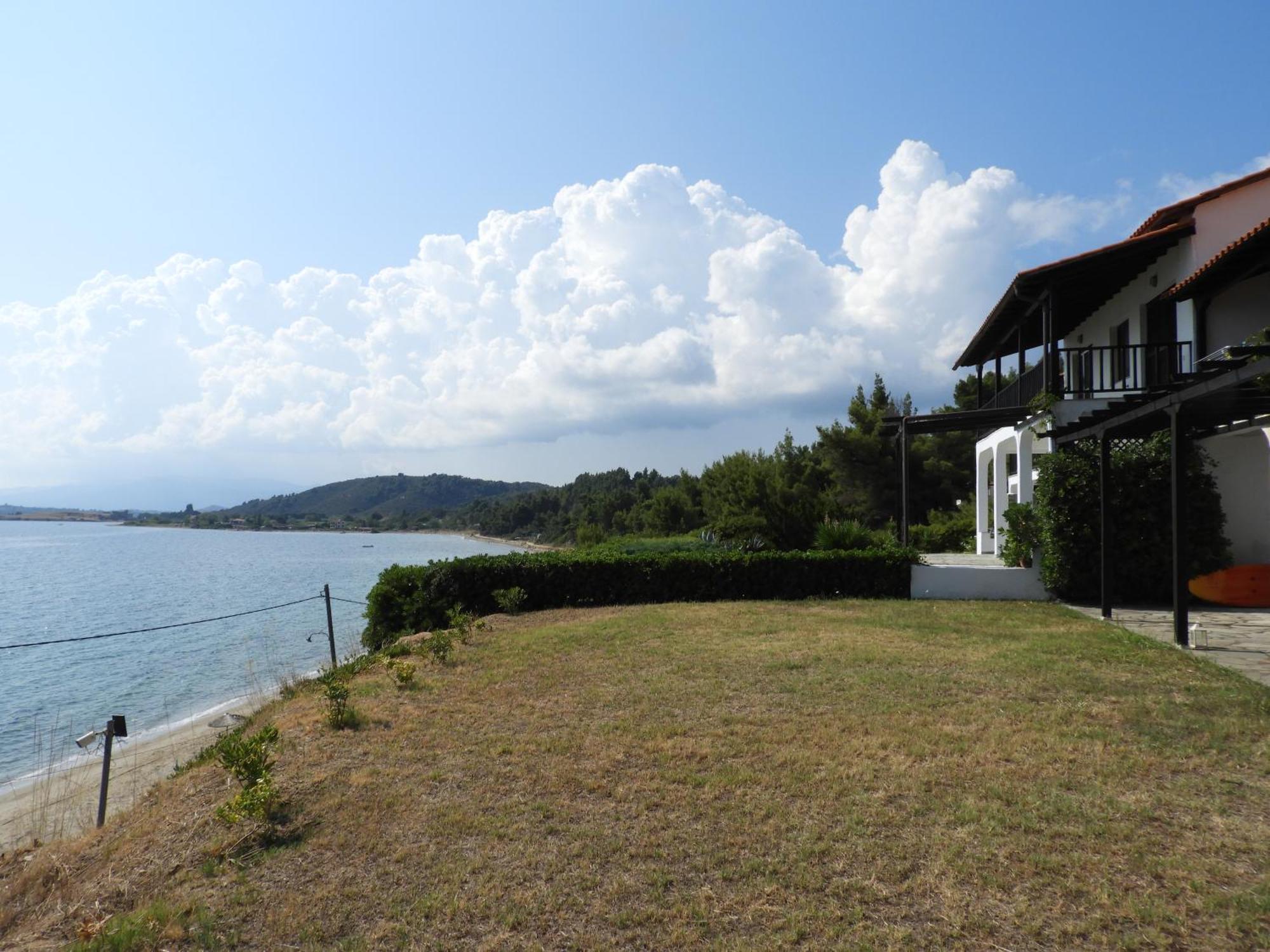Sangue Blu Beachfront Villa Apartment Agios Nikolaos  Esterno foto