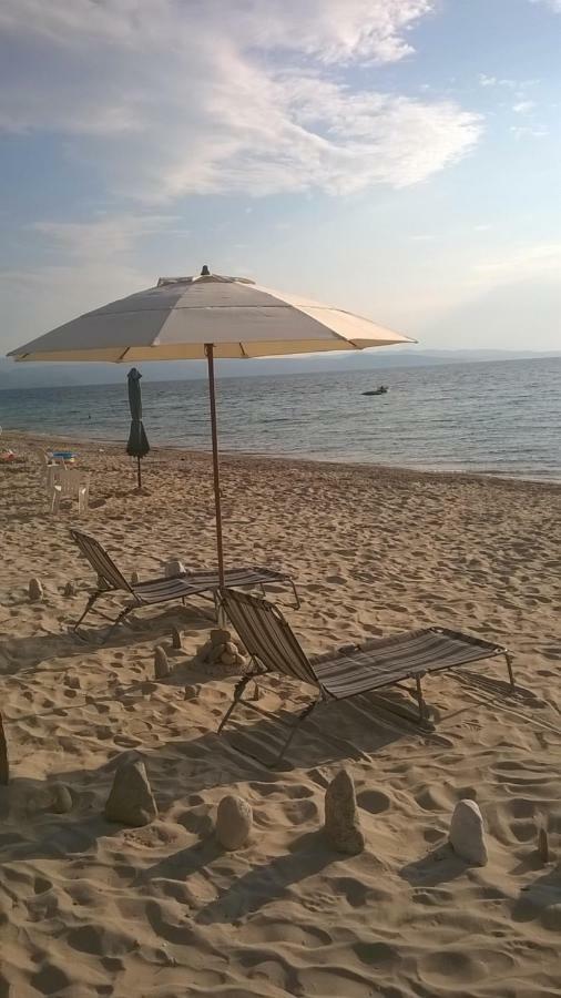 Sangue Blu Beachfront Villa Apartment Agios Nikolaos  Esterno foto